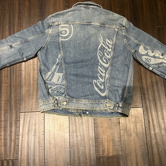 Lucky Brand Coca Cola Denim Trucker Jean Jacket Size Mens Small (U2) - Picture 6 of 9